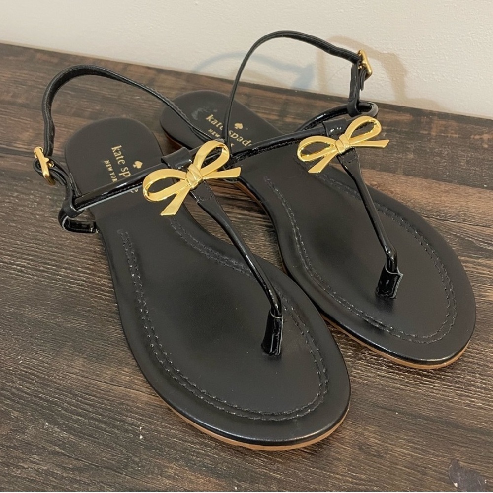 Kate Spade Preppy Black Patent leather Sandals with Gold Metal Bows Size 8 - Picture 2 of 16